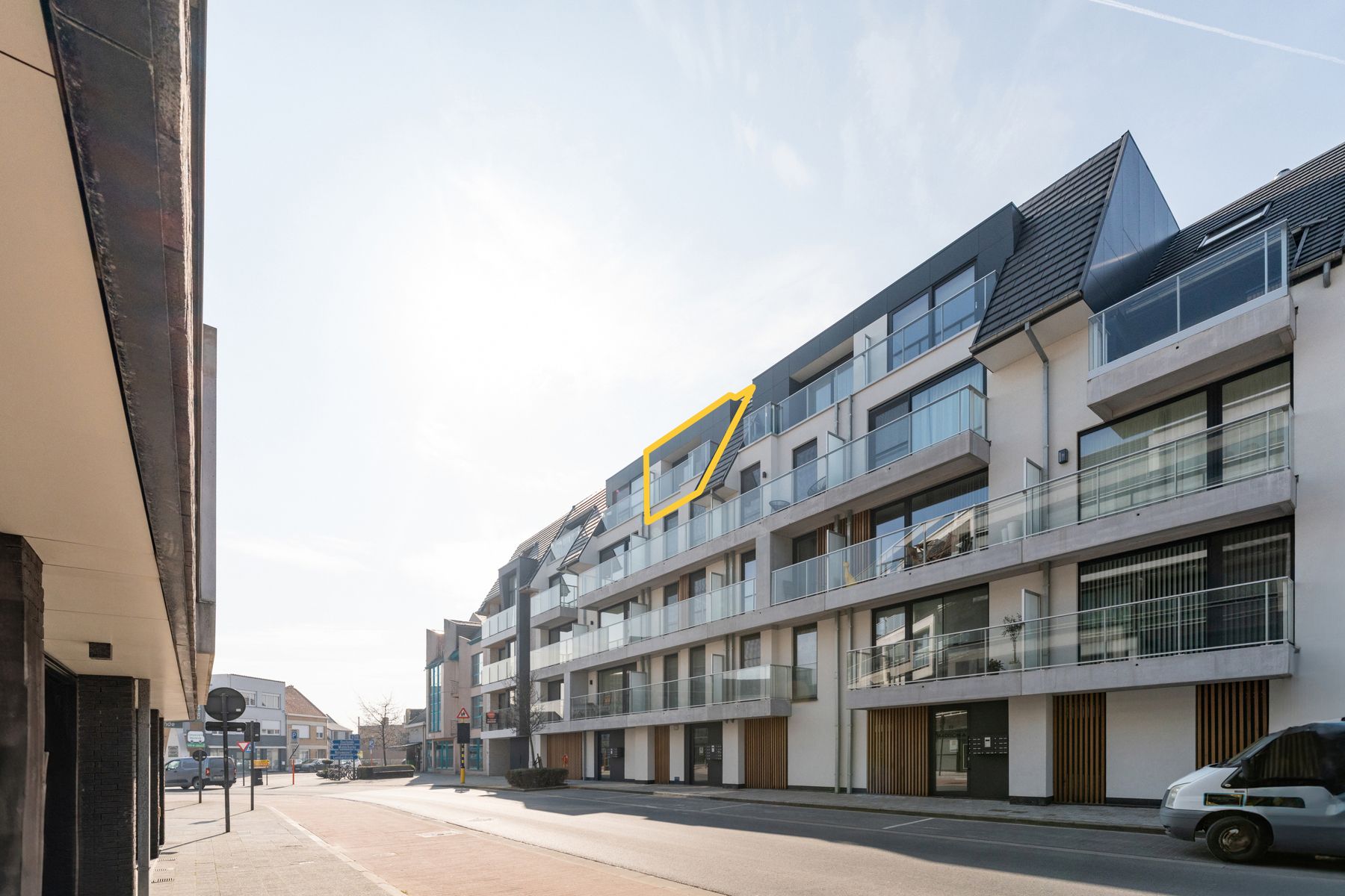 Recent appartement met autostaanplaats en berging foto 29