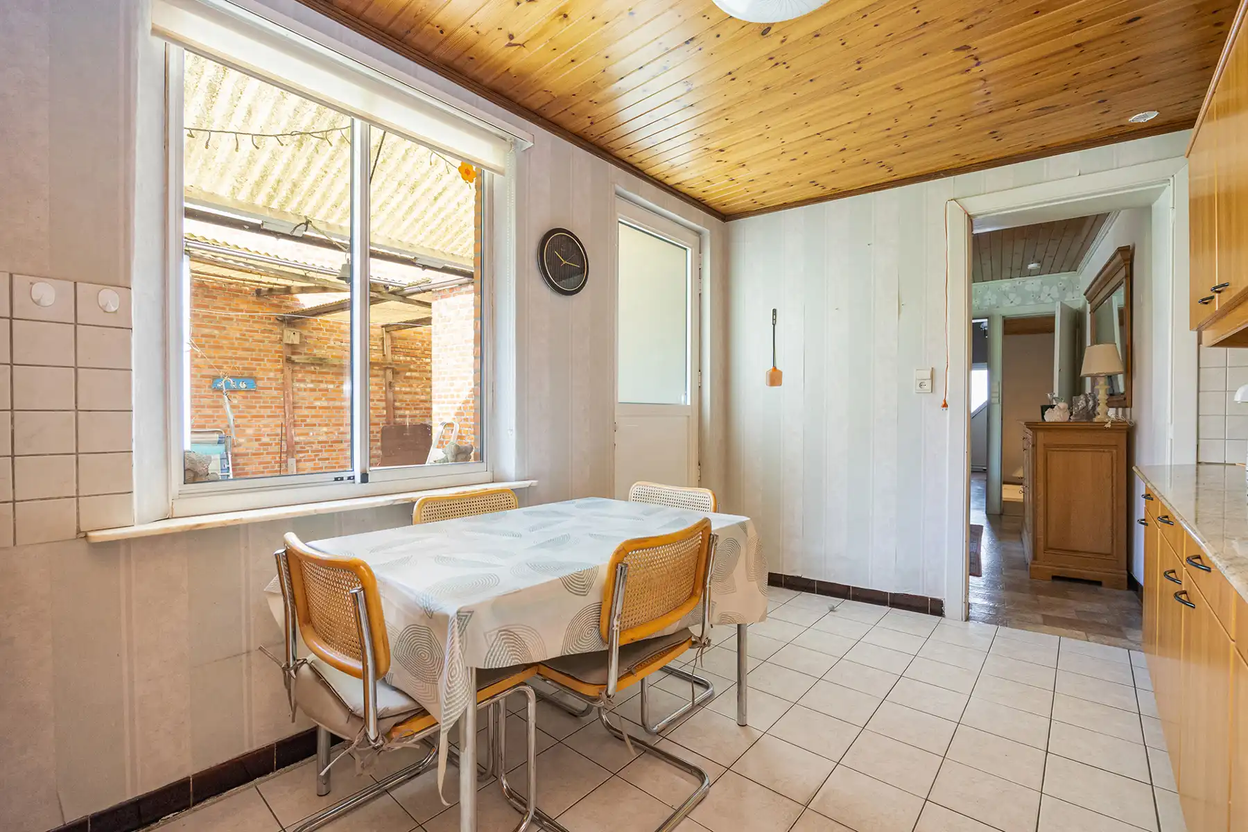 CENTRAAL GELEGEN WONING MET ZONNIGE TUIN EN STERK POTENTIEEL foto 8
