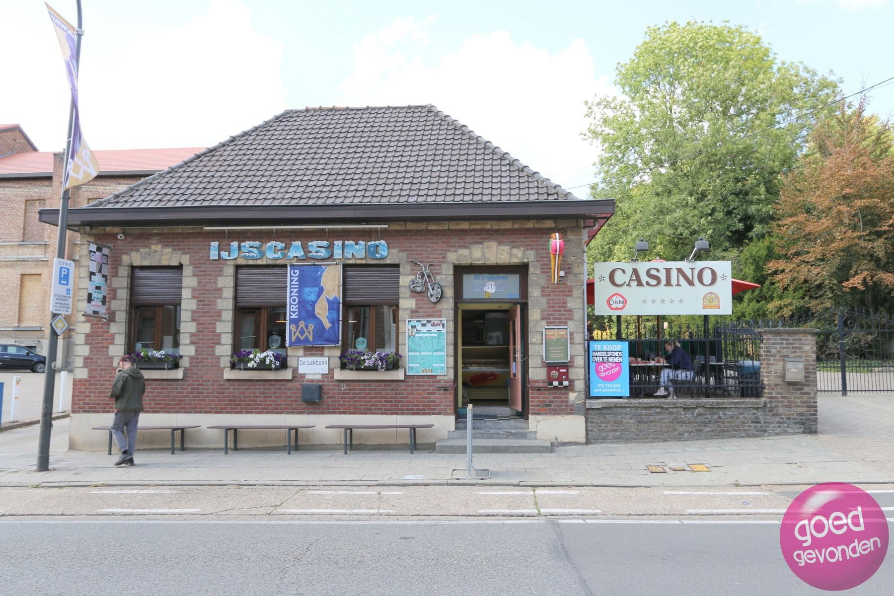 Handelsfonds - ijs en broodjesbar - parking - terras foto 26