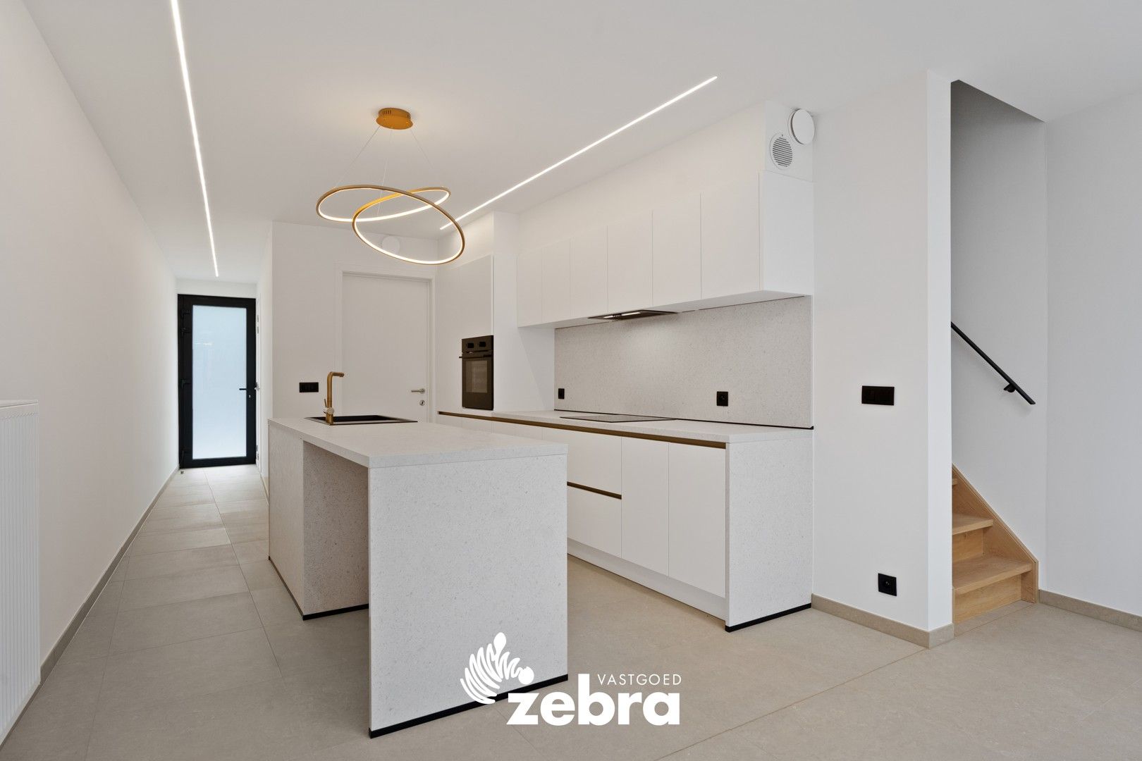 Gerenoveerde & energiezuinige woning met uitweg te Ledegem! foto 4