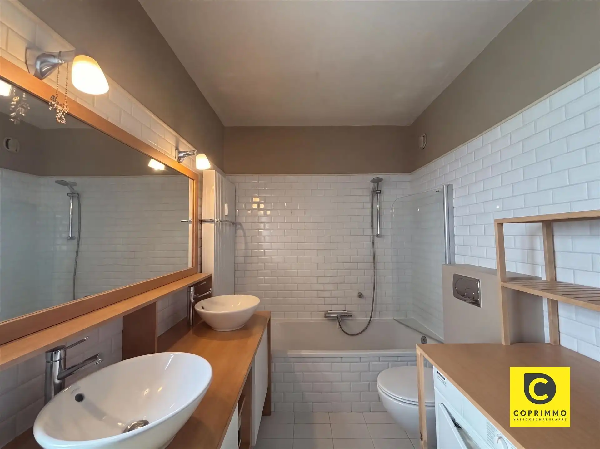 Hoekapp met 3 slpks, 2 bdks en 2 terrassen op centrale ligging foto 17