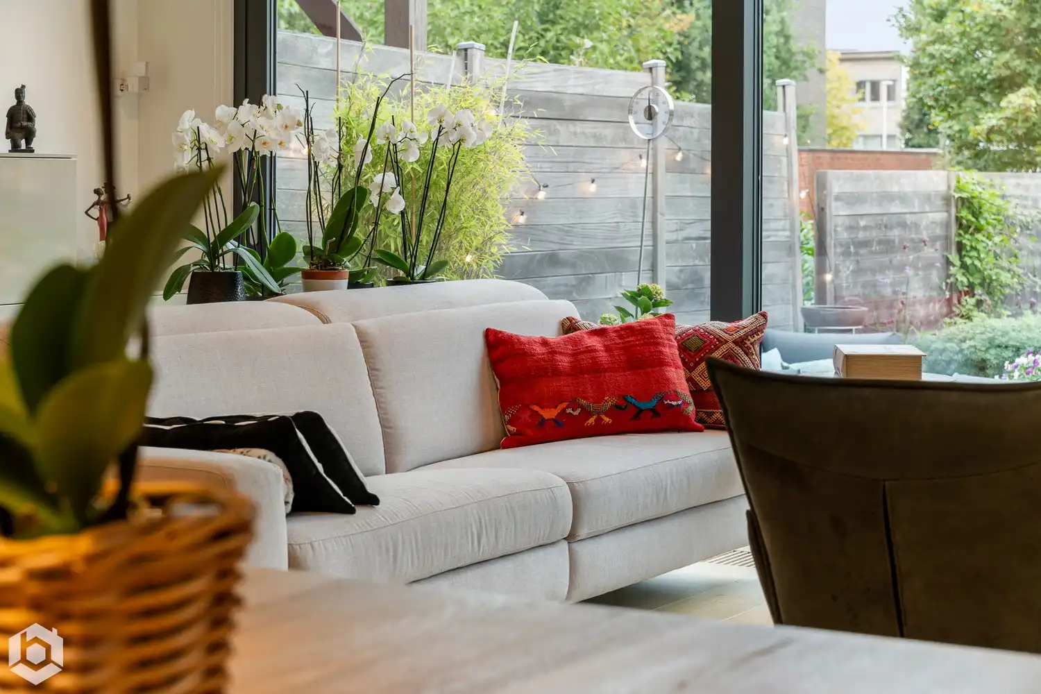 Exclusief gelijkvloers appartement met 2slpkrs, prachtige tuin en zwembad foto 36