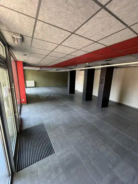 Handelspand van 122 m² in Genk-centrum, tegenover Shopping 1 foto 3