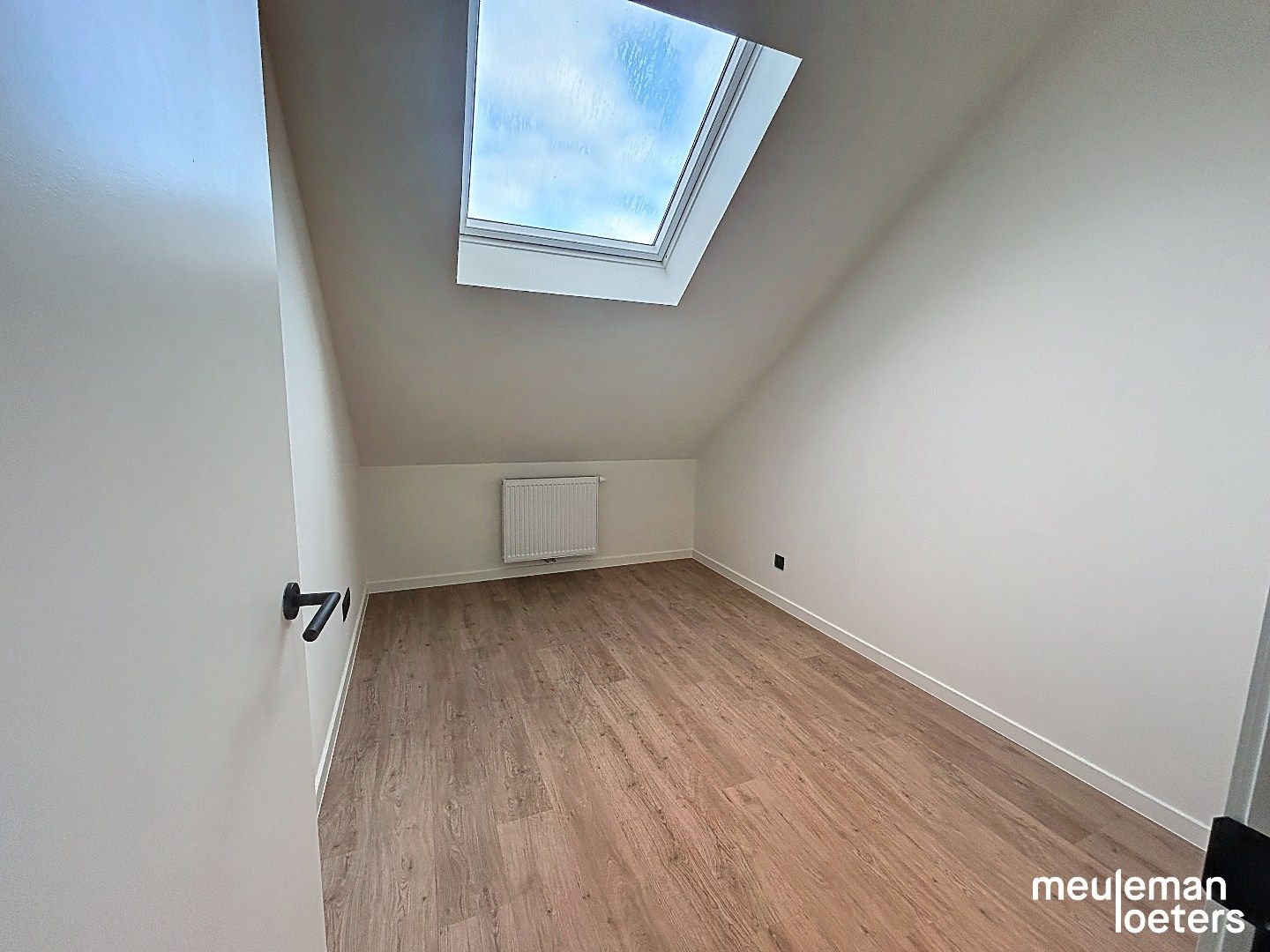 Instapklare woning met tuin en ruime garage foto 13