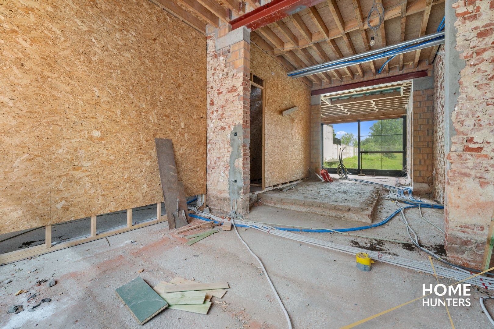 Verder af te werken woning met 3 slaapkamers, dressing, garage en ruime tuin – Ieper foto 9