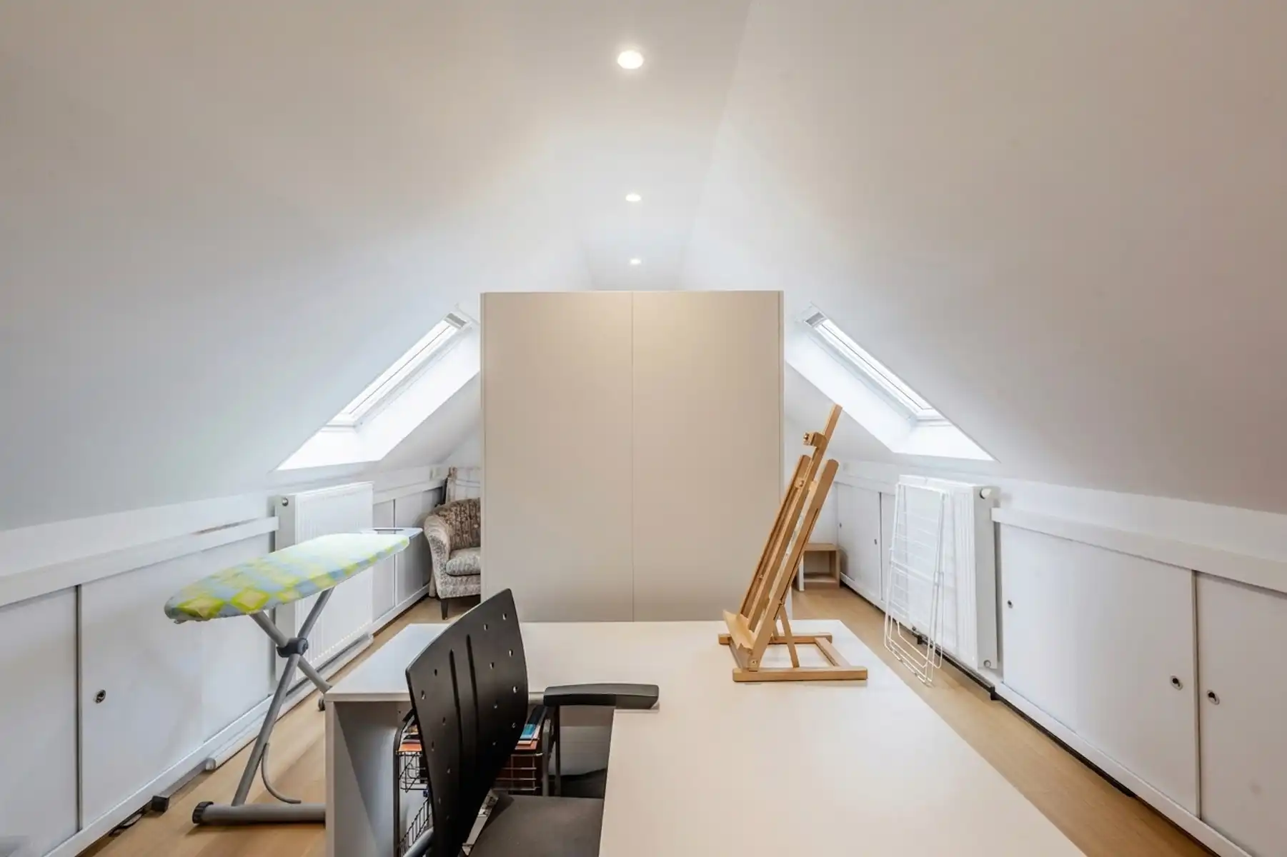 Gezellige recente halfopen bebouwing met tuin en staanplaatsen foto 19
