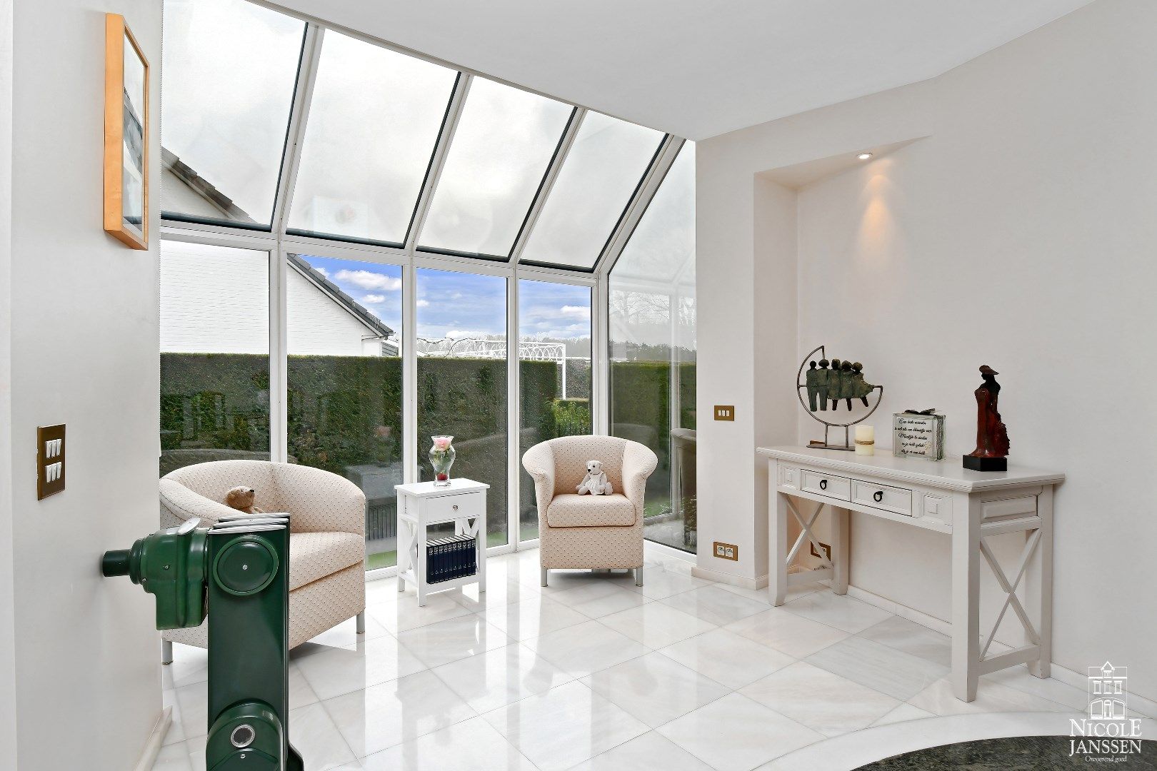 Vrijstaande gelijkvloerse gezinswoning met 4 slaapkamers en prachtige tuin foto 8