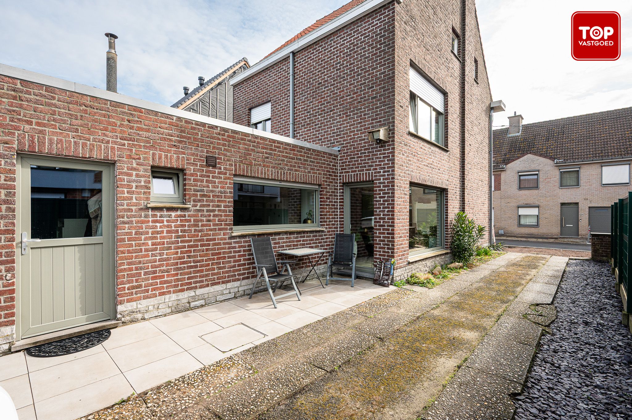 Halfopen woning met leuke tuin in centrum eeklo foto 19