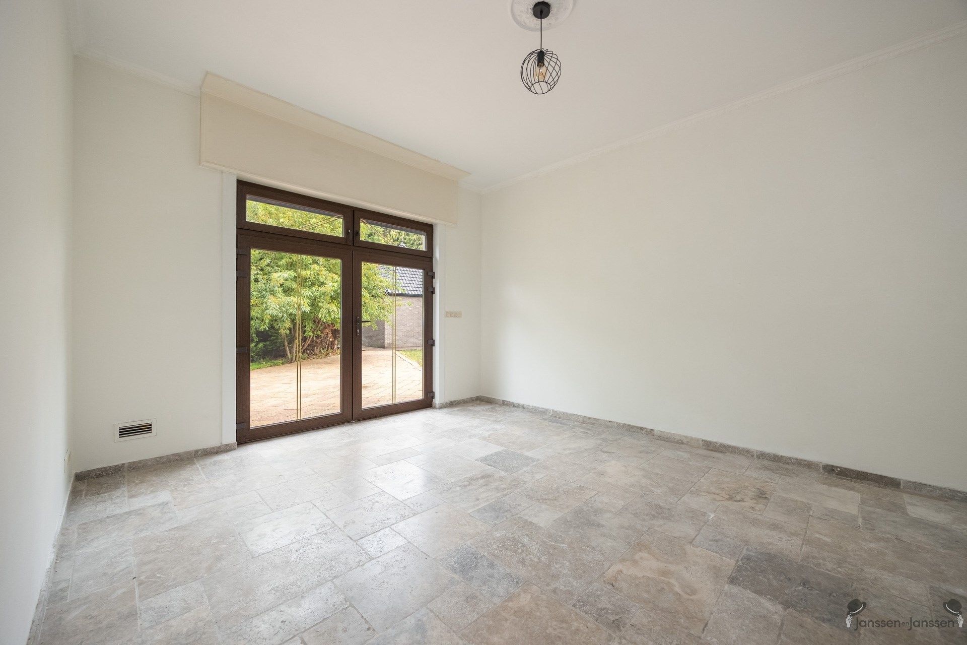 Villa met prachtige uitbouw op een zonovergoten perceel van 3.075 m². foto 11