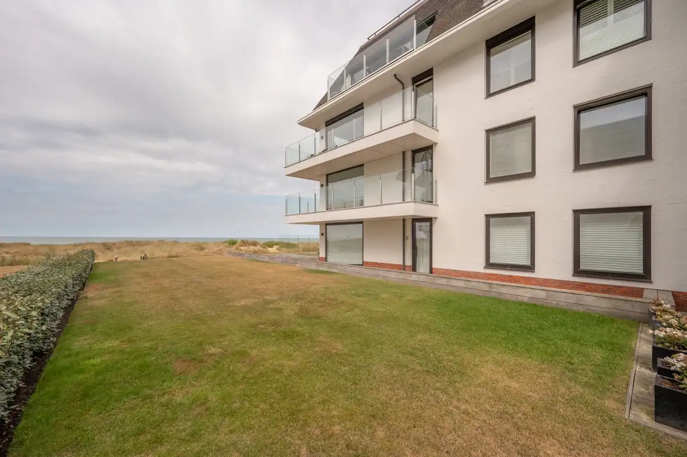 Royaal villa-appartement met frontaal zeezicht, aan de Wandeldijk in het Zoute foto 12