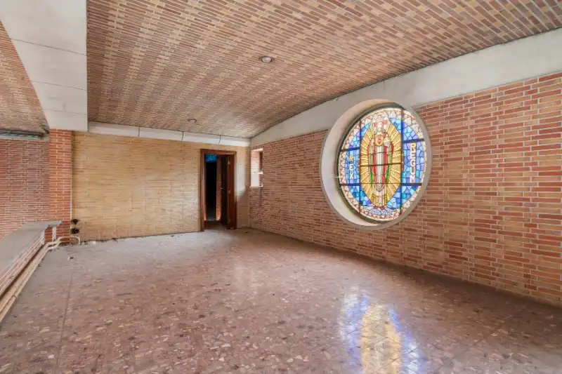 Unieke kapel hartje Lokeren met uitzonderlijk potentieel! Een plek vol karakter, stijlen uitstraling. foto 12