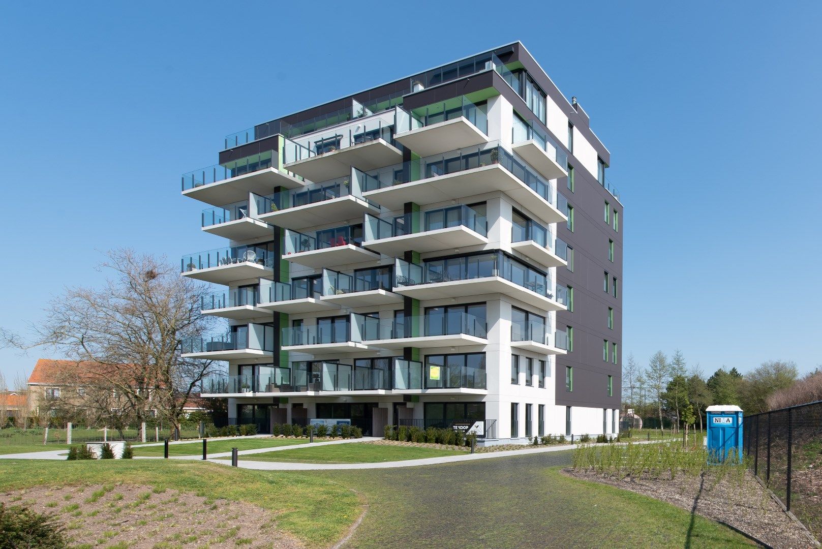 Nieuwbouw gelijkvloersappartement met 2 slaapkamers en 2 ruime terrassen. foto 1