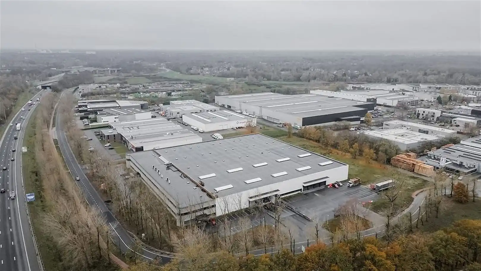 Logistiek magazijn+commerciële zichtlocatie te Mechelen foto 4