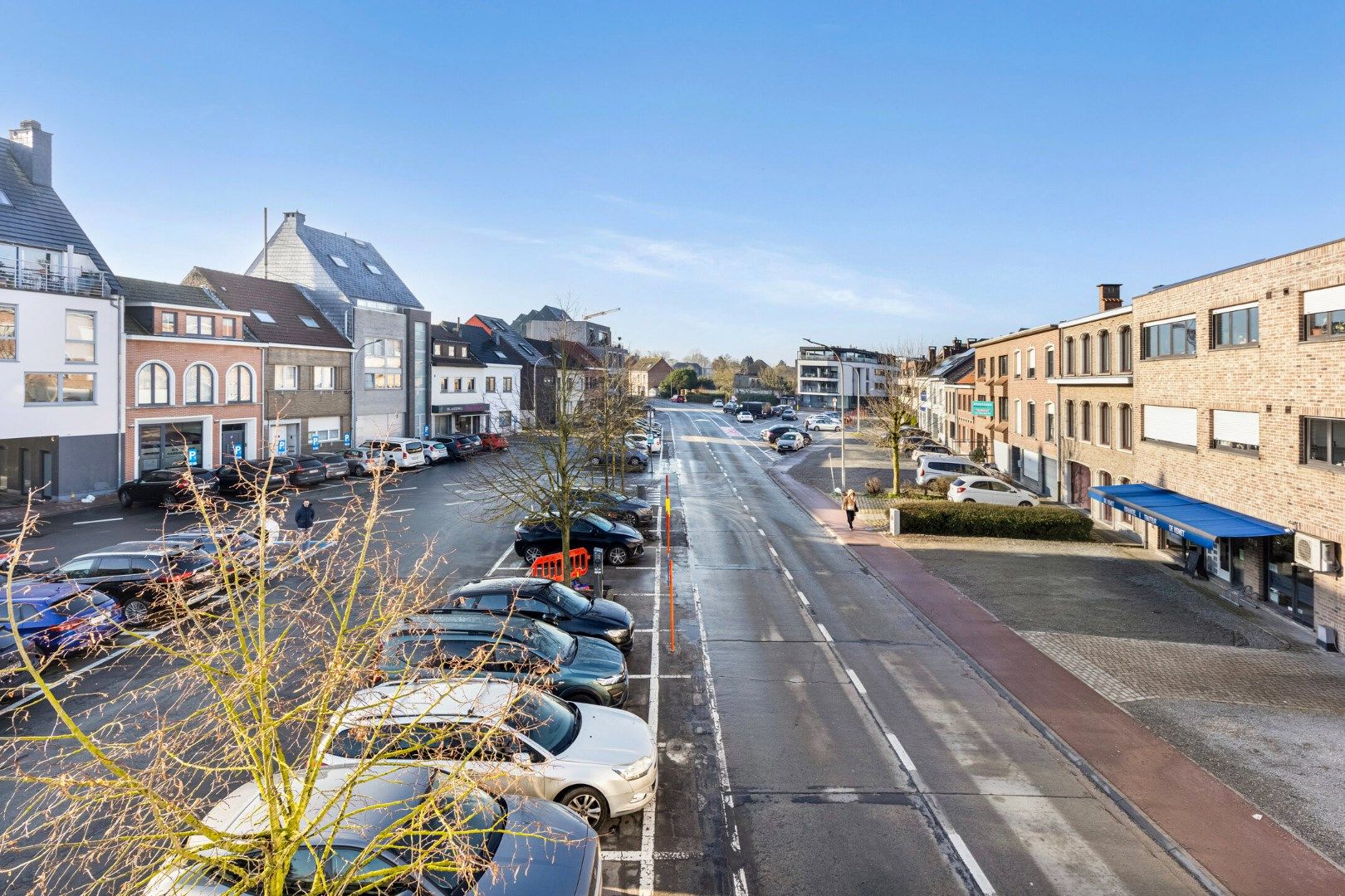 Op zoek naar een opbrengsteigendom met handelspand, 2 appartementen en 4 garages in hartje Merchtem? Welkom Home!  foto 7