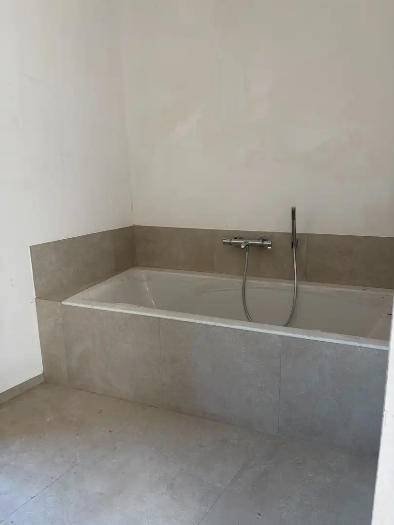Moderne halfopen woning met 3 slpk, garage en tuin foto 12