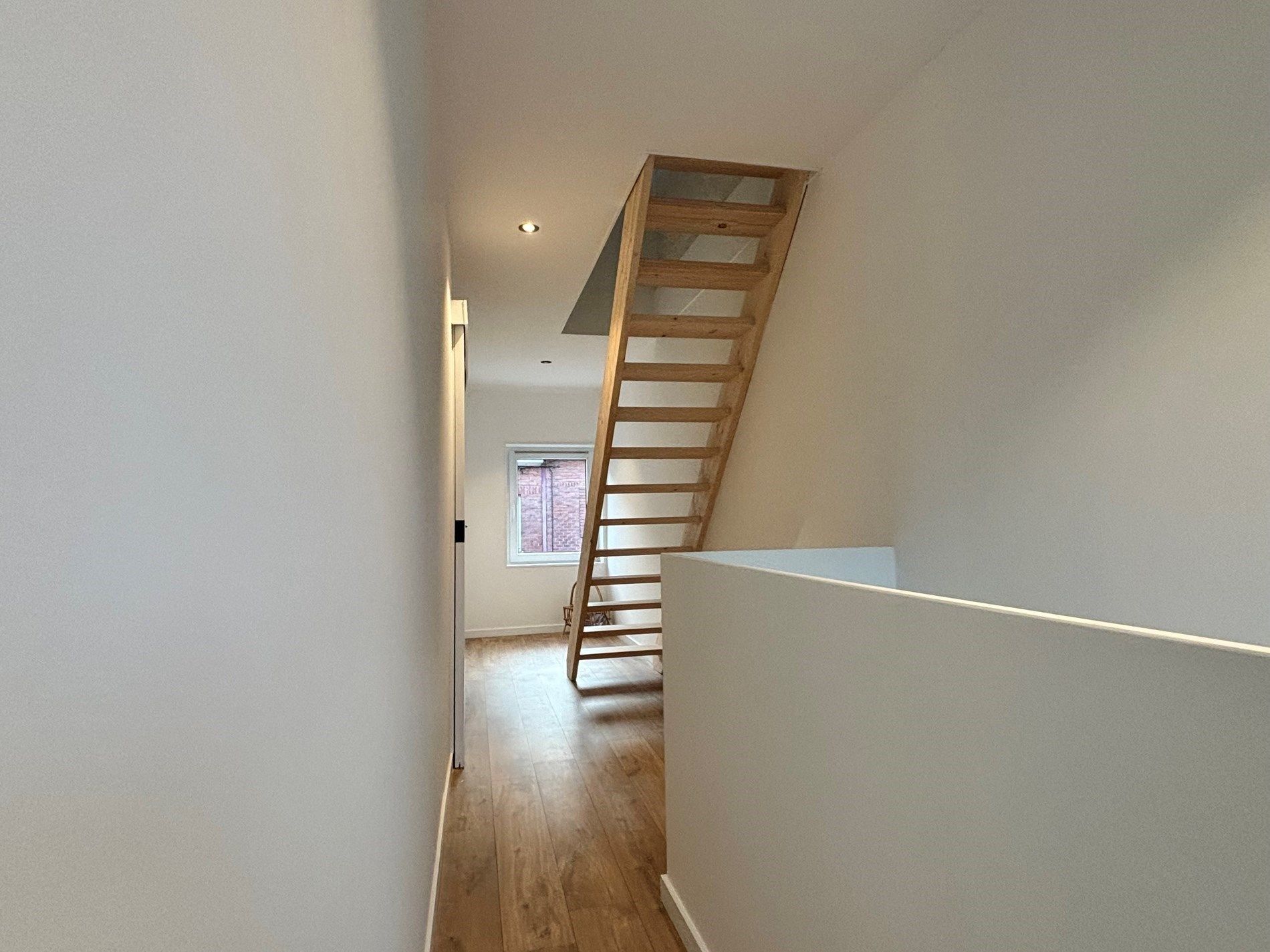Instapklare, knap gerenoveerde rijwoning op wandelafstand van het centrum van Kuurne. foto 19