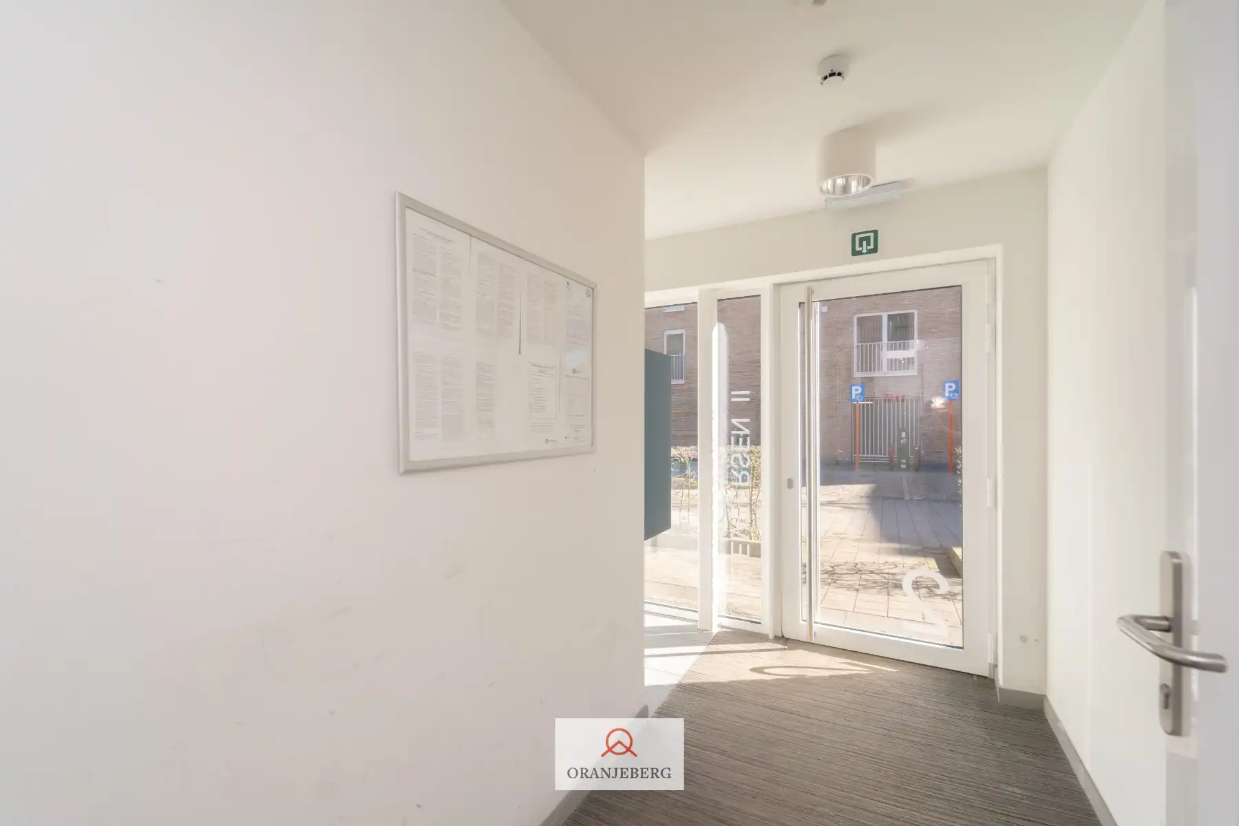 Modern gelijkvloers appartement in het groen foto 28