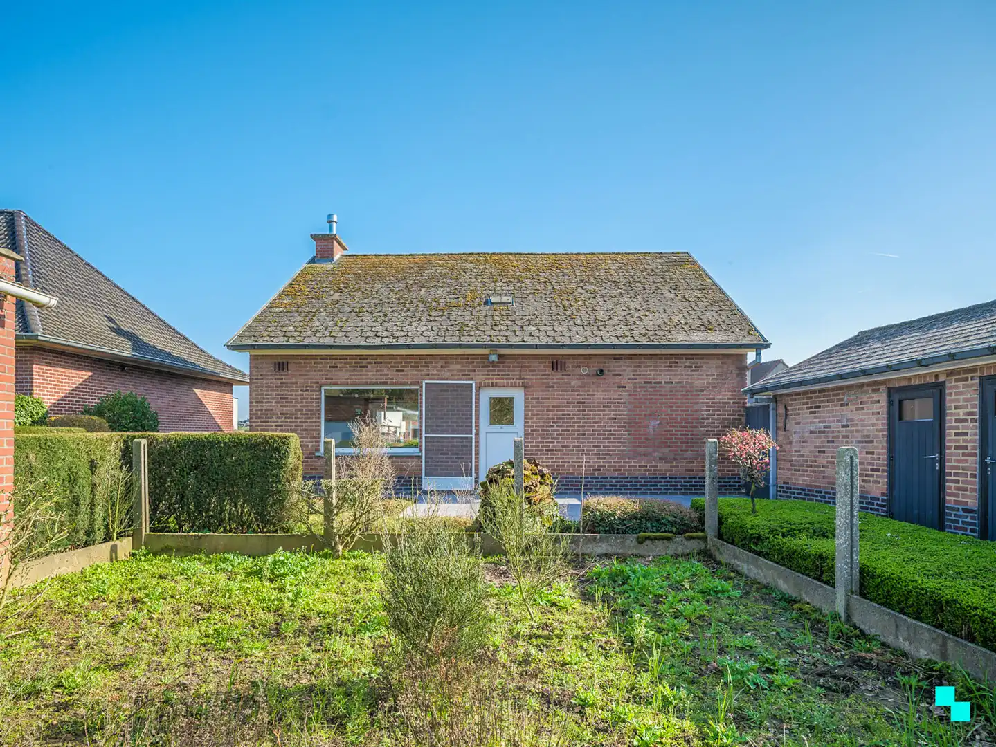 Te renoveren woning met garage en unieke tuingrond grenzend aan het bos foto 21