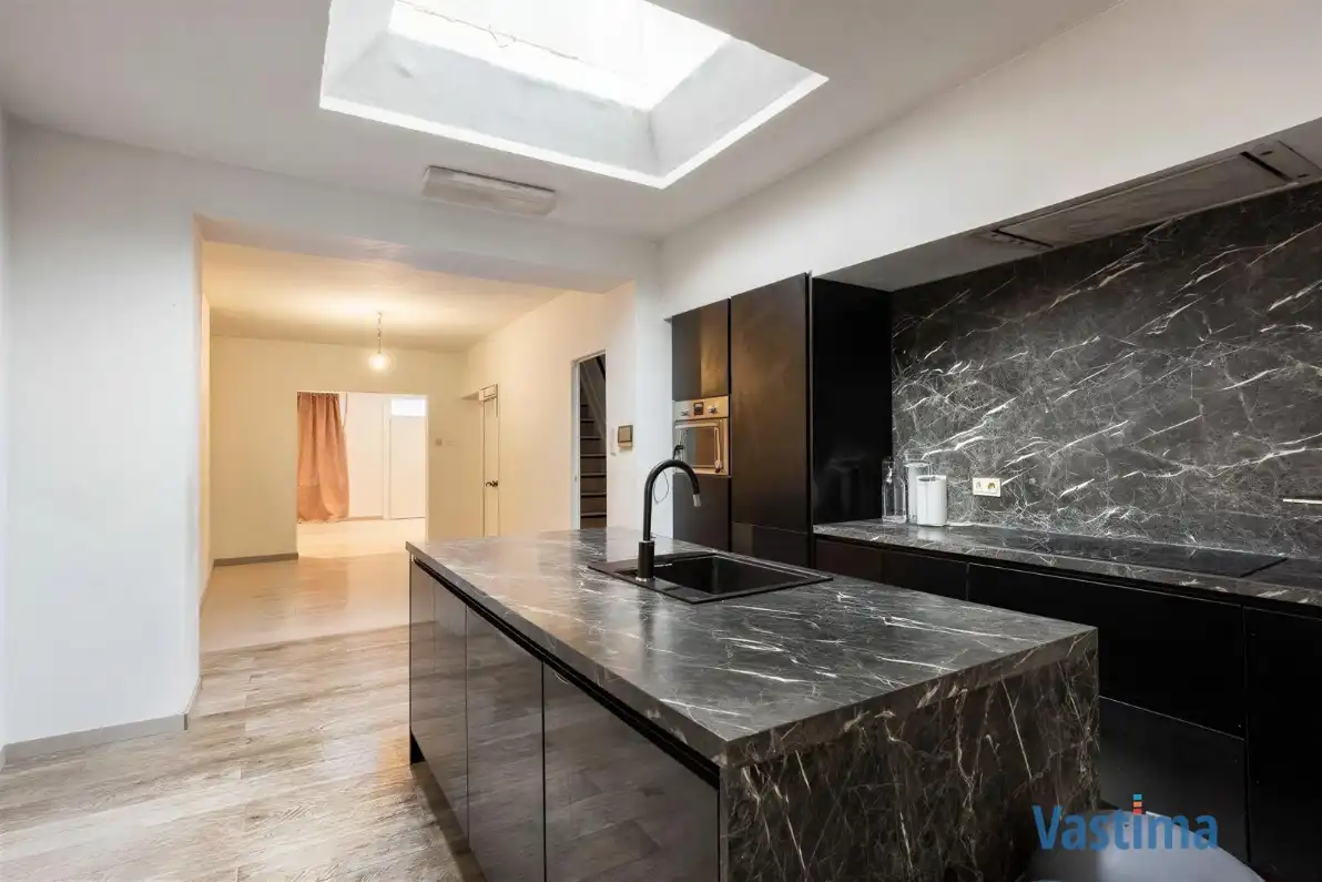 Deels gerenoveerde rijwoning met tuin nabij centrum Lebbeke foto 5