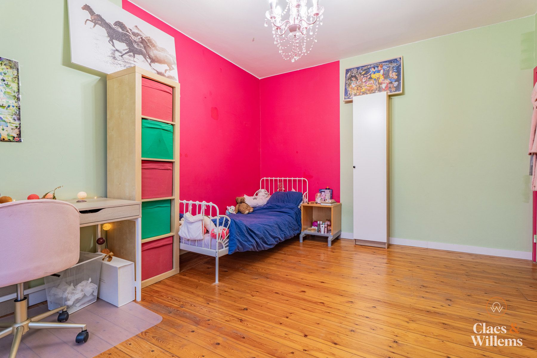 Ruim huis met zonnepanelen en vrije tuin  foto 9