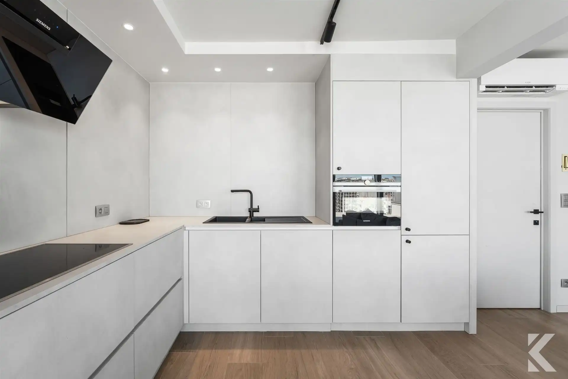 Gerenoveerde penthouse, 65 m2 terrassen, panoramisch zicht foto 12