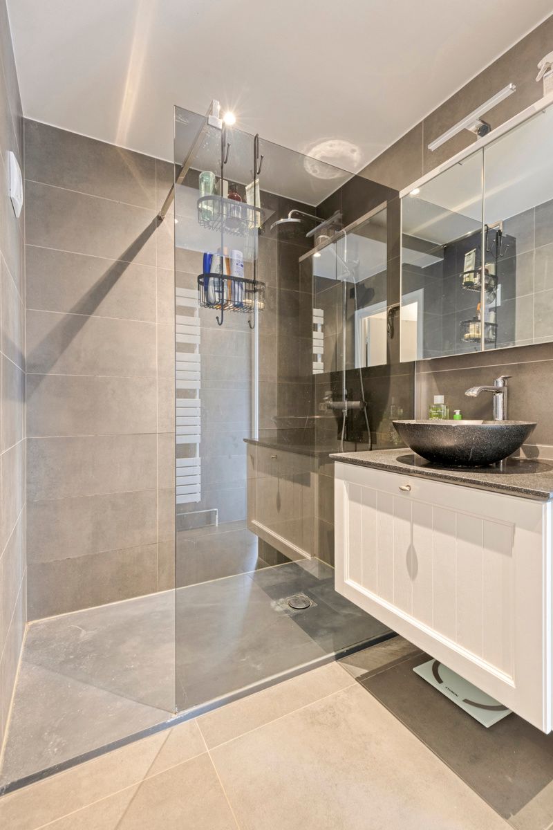 Ruim instapklaar appartement met 3 slaapkamers! foto 12