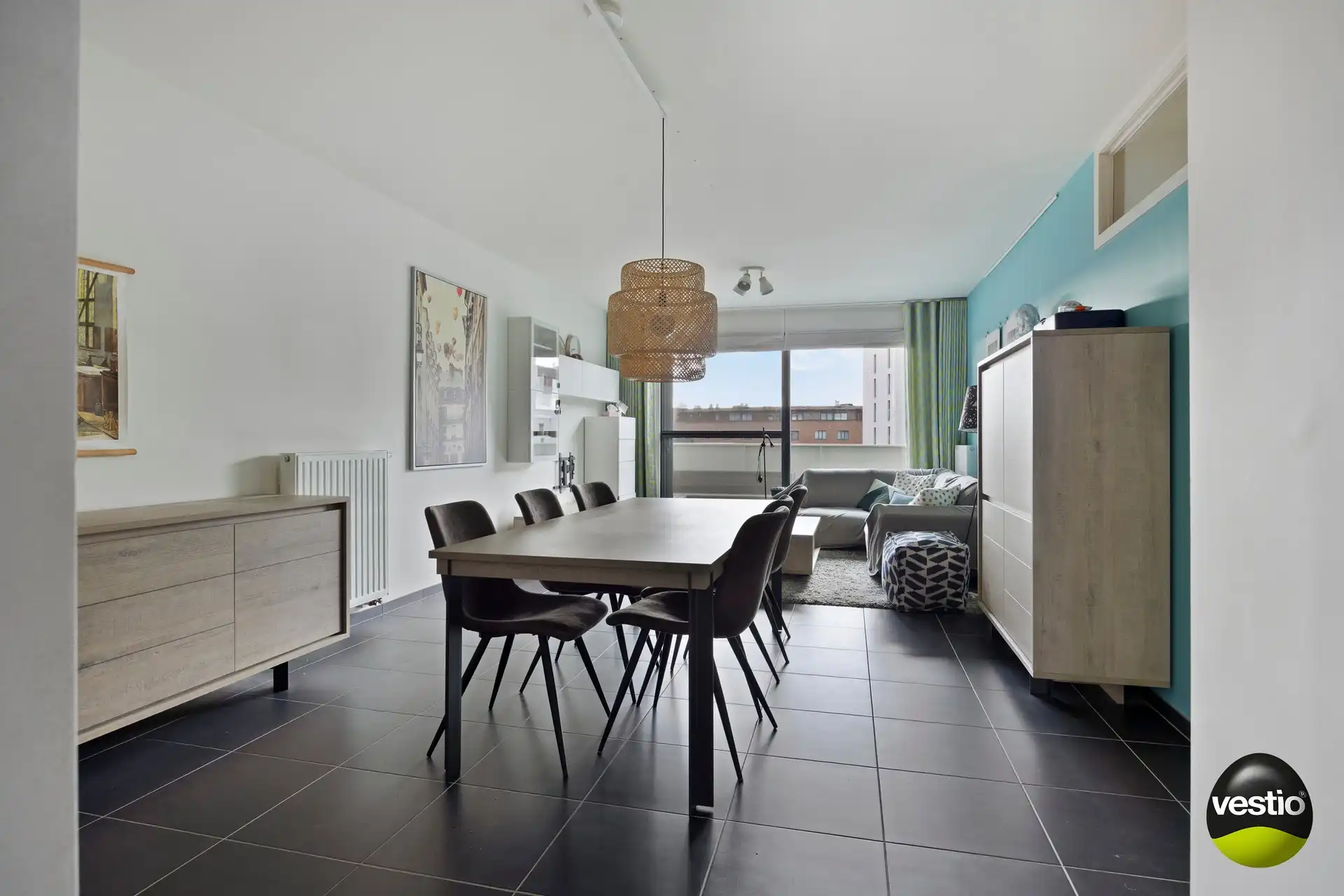 Smaakvol, kwalitatief afgewerkt 2 slaapkamer appartement met terras. foto {{pictureIndex}}