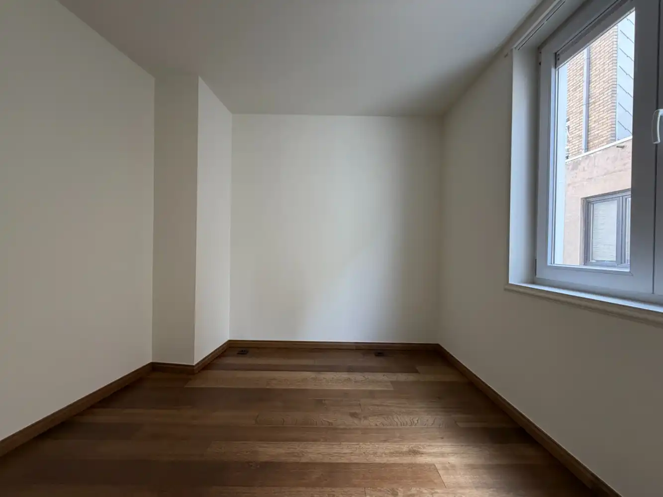 Heel mooi gerenoveerd appartement met twee slaapkamers. Tijdens de renovatie is veel aandacht besteed aan het behouden en versterken van de authentieke stijl van het gebouw. foto 9
