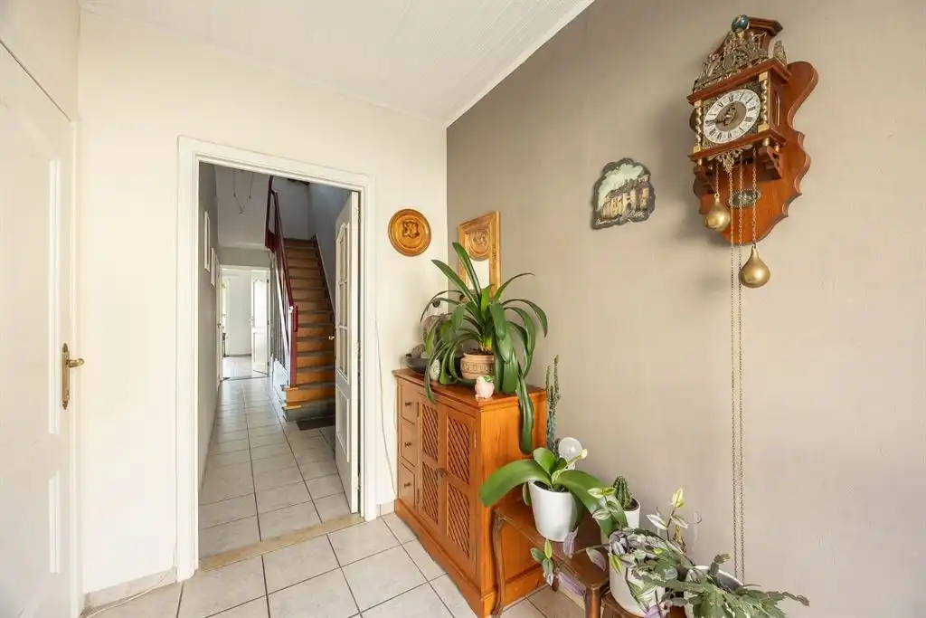 Instapklaar huis met ruime tuin  foto 25
