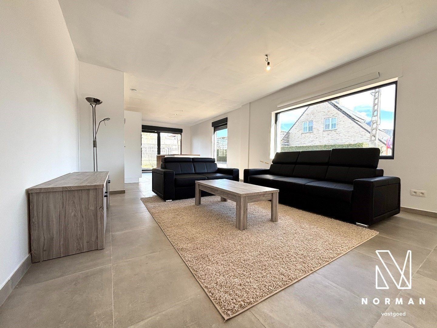 Energetisch gerenoveerde woning met 3 slaapkamers te Deerlijk foto {{pictureIndex}}