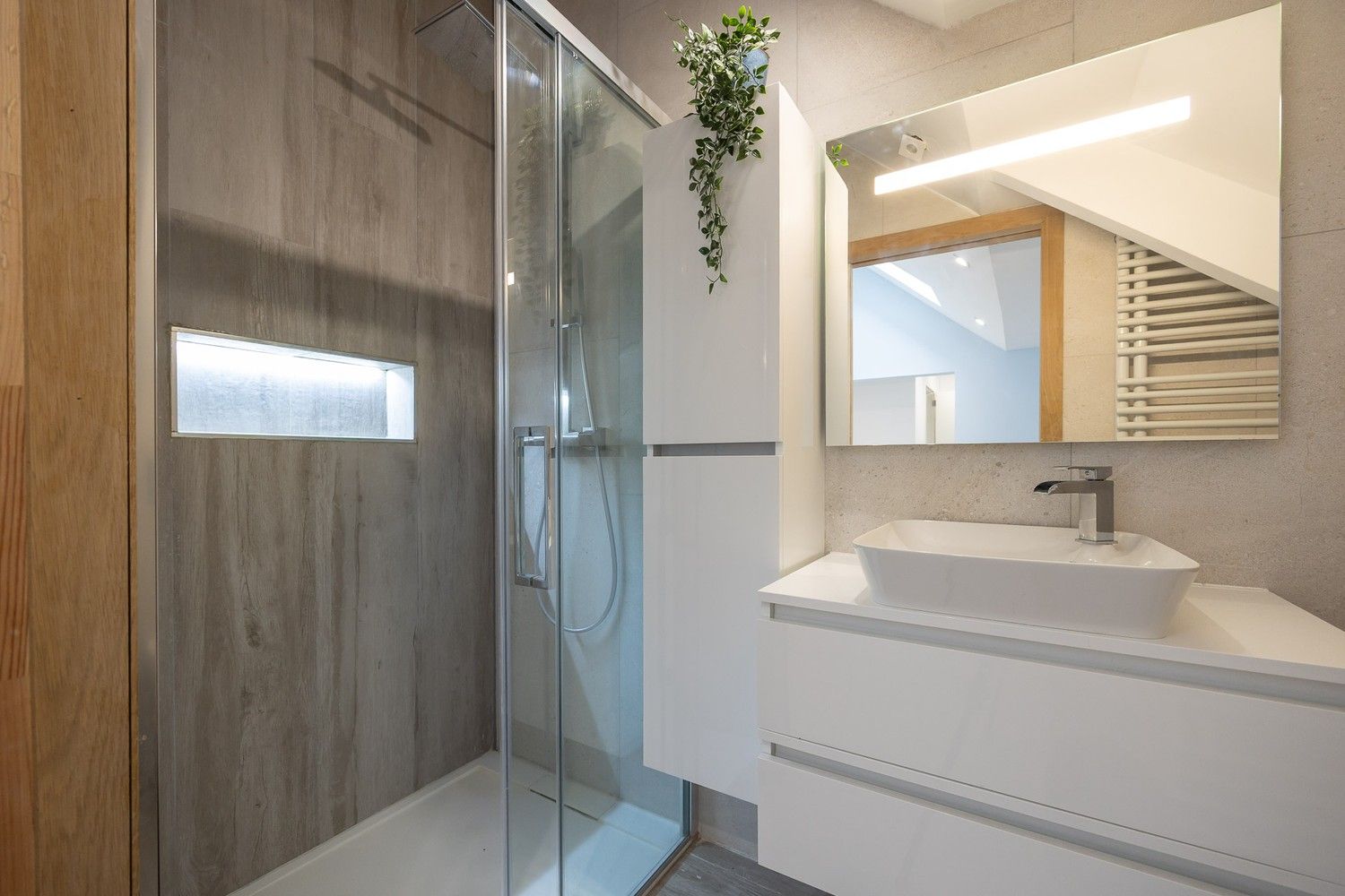 Stijlvol gerenoveerde woning in het hart van ’s-Gravenwezel foto 16