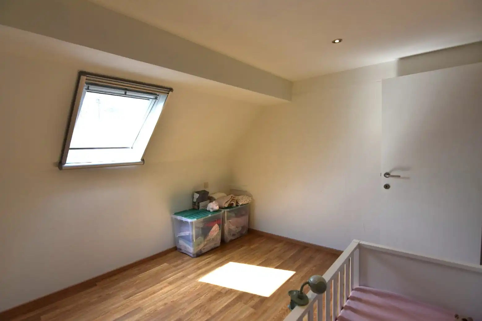 Gezellige rijwoning met diepe tuin in Moorslede foto 17