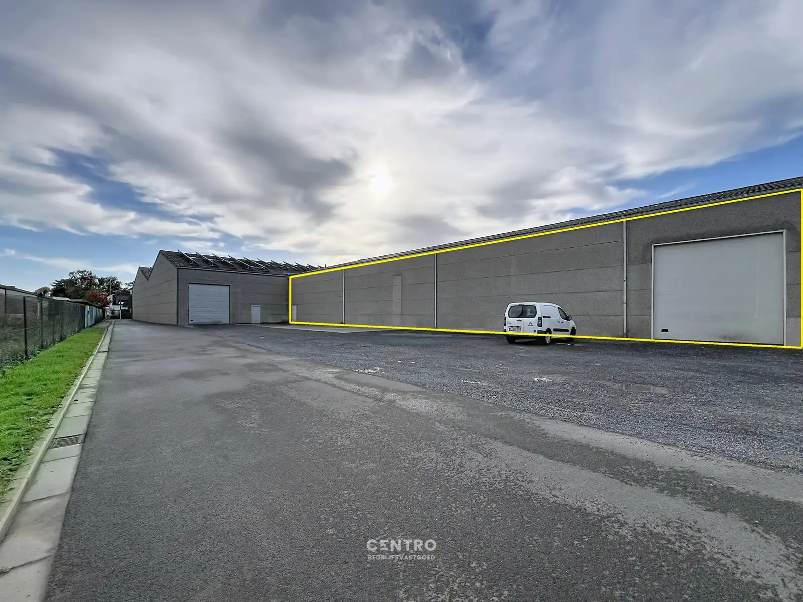 Multifunctioneel bedrijfsgebouw op een perceel van 10.321 m² te Kuurne! foto 10