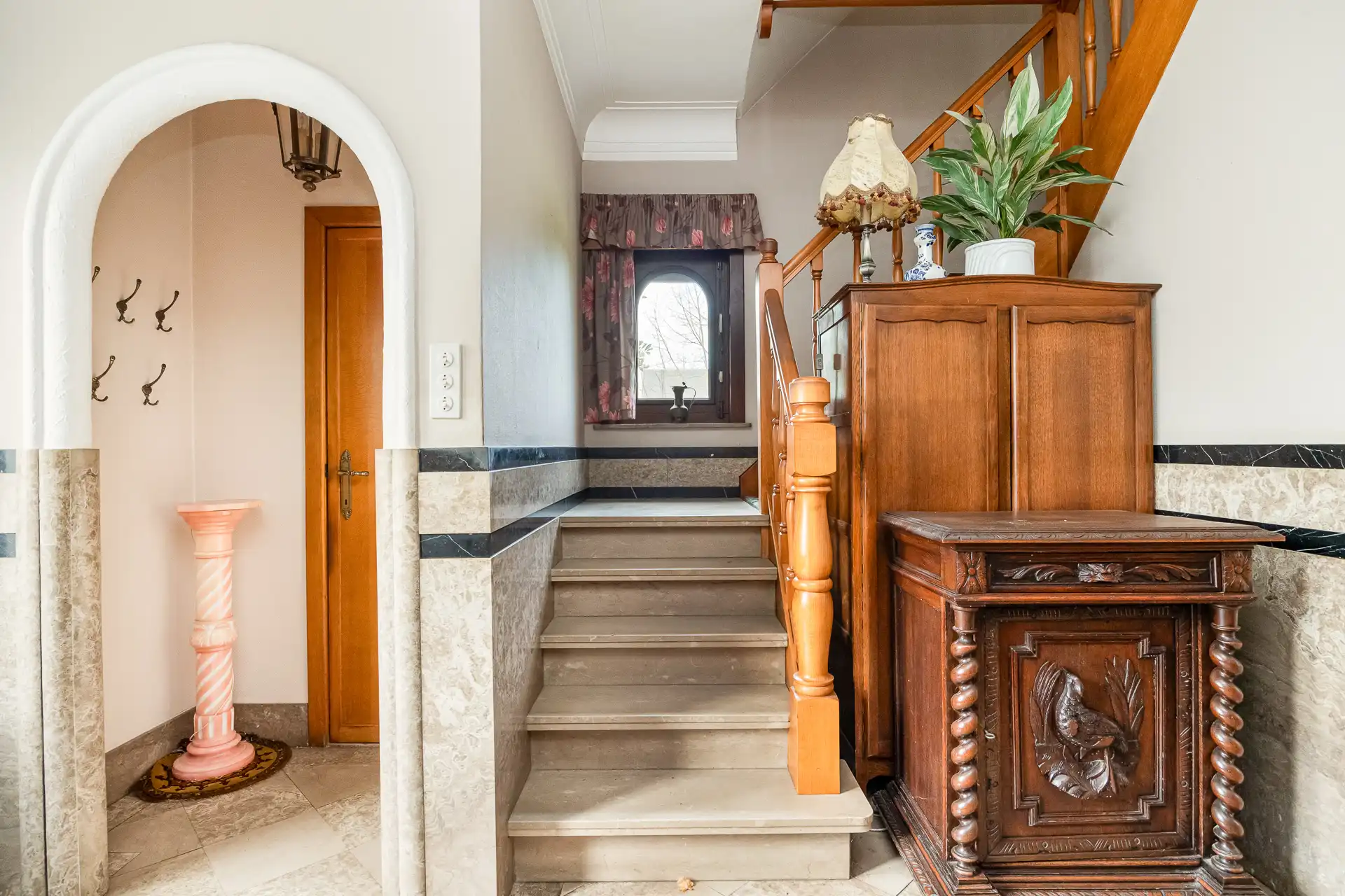 Ruime villa met garage en zwembad + bouwgrond + 2 magazijnen foto 31