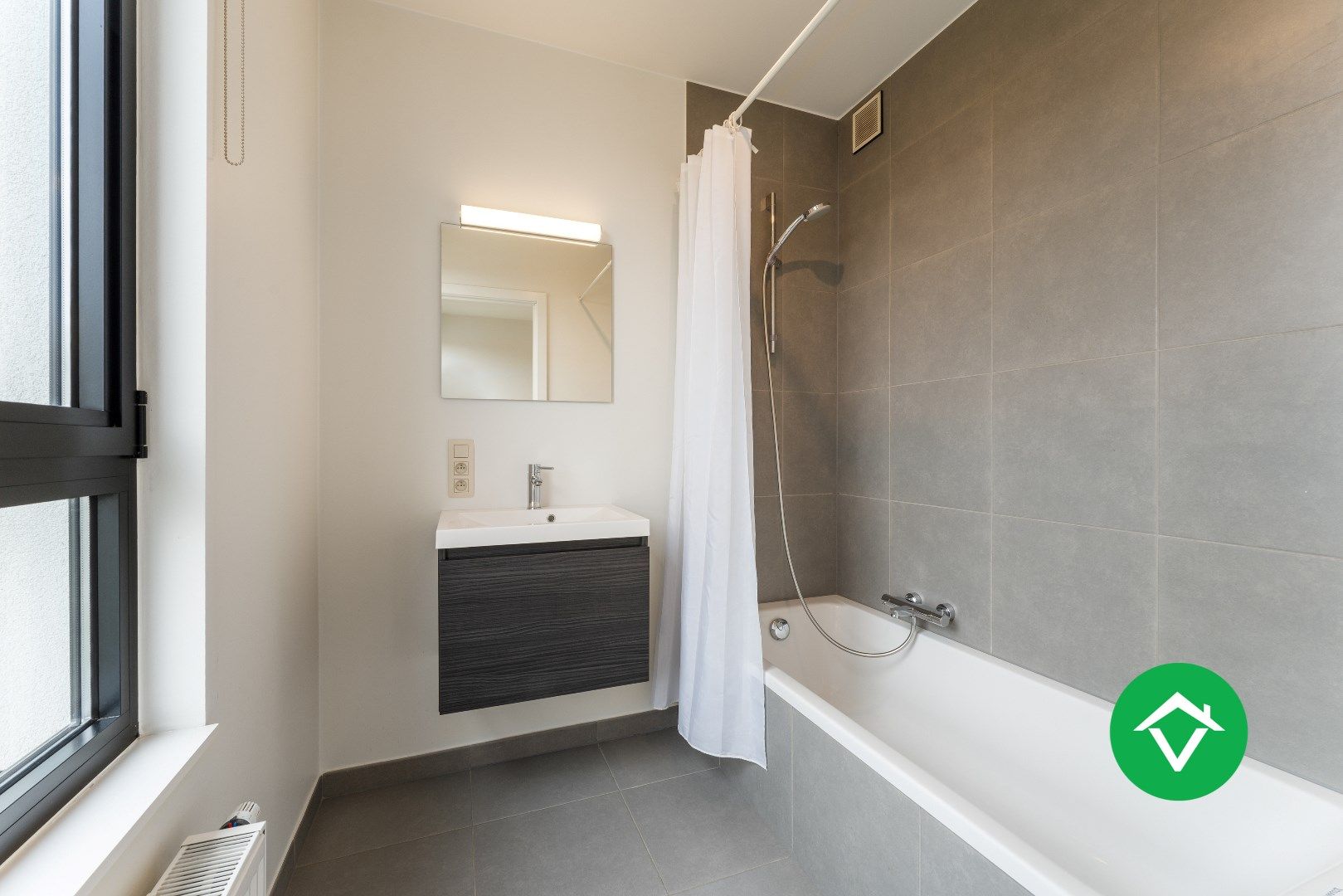 Recent, instapklaar appartement met één slaapkamer, ruim terras en autostaanplaats te Roeselare foto 17
