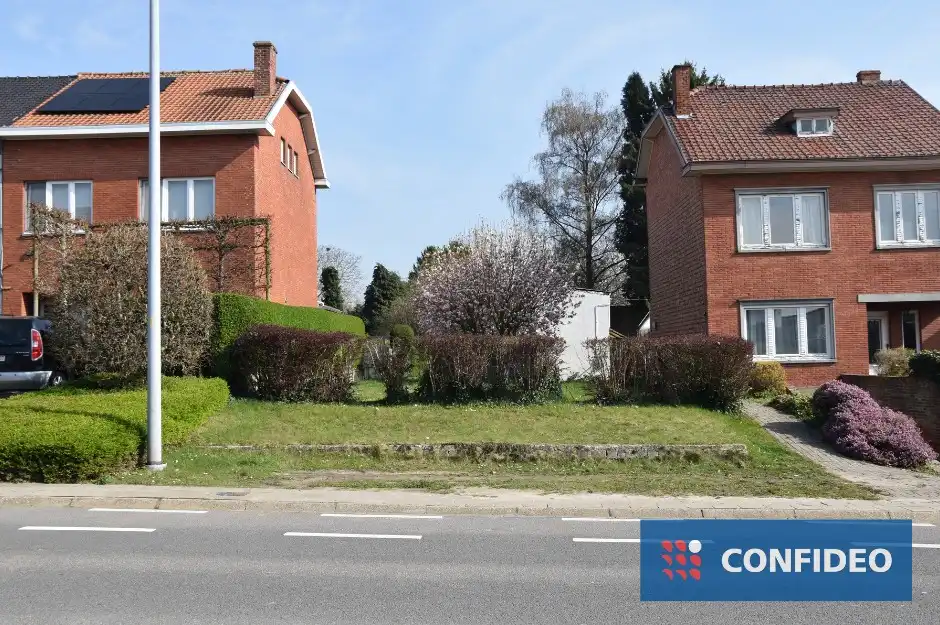 Bouwgrond aan de stadsrand foto {{pictureIndex}}