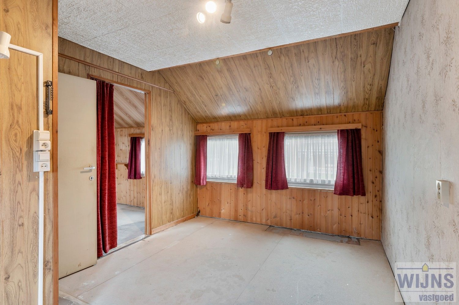 TE RENOVEREN WONING MET ACHTERUITGANG IN HET CENTRUM VAN EMBLEM foto 16