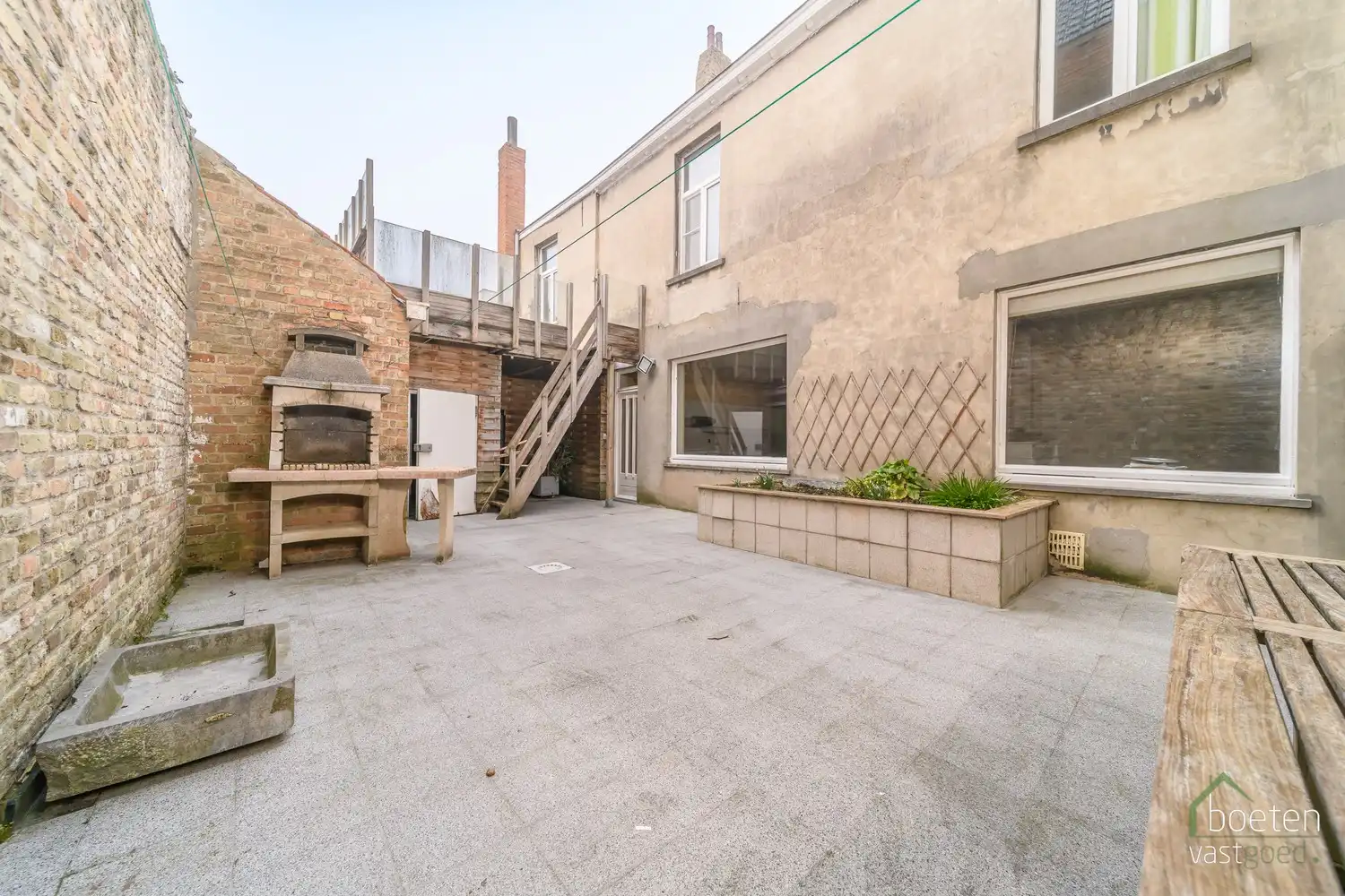 VEURNE: Karaktervol eigendom, type herenwoning, in het bruisende hart van Veurne-centrum, met een waaier van mogelijkheden! foto 16