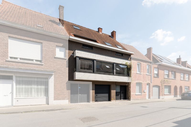 Gerenoveerd gebouw met twee instapklare appartementen foto 2