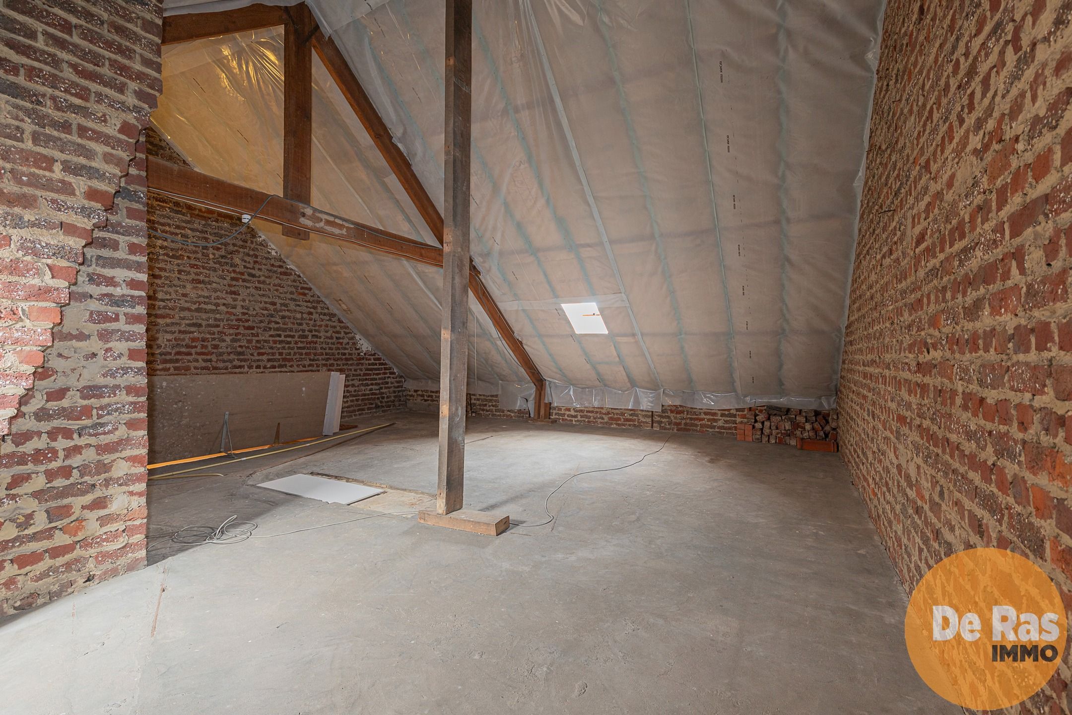 ERPE-MERE - Goed onderhouden woning met magazijn en serres foto 18