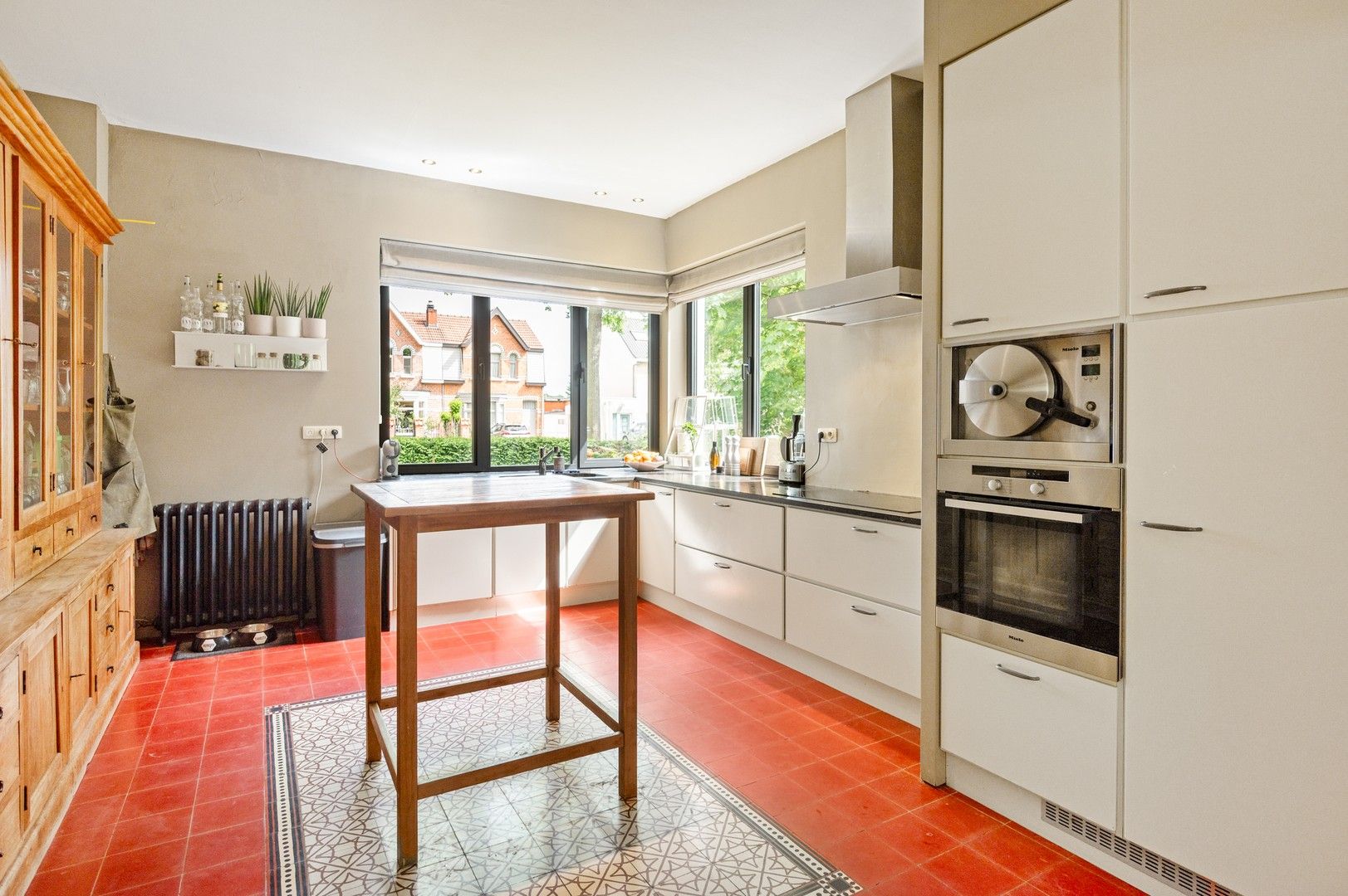 Vrijstaande woning met 5 slaapkamers en grote zonnige tuin foto 9