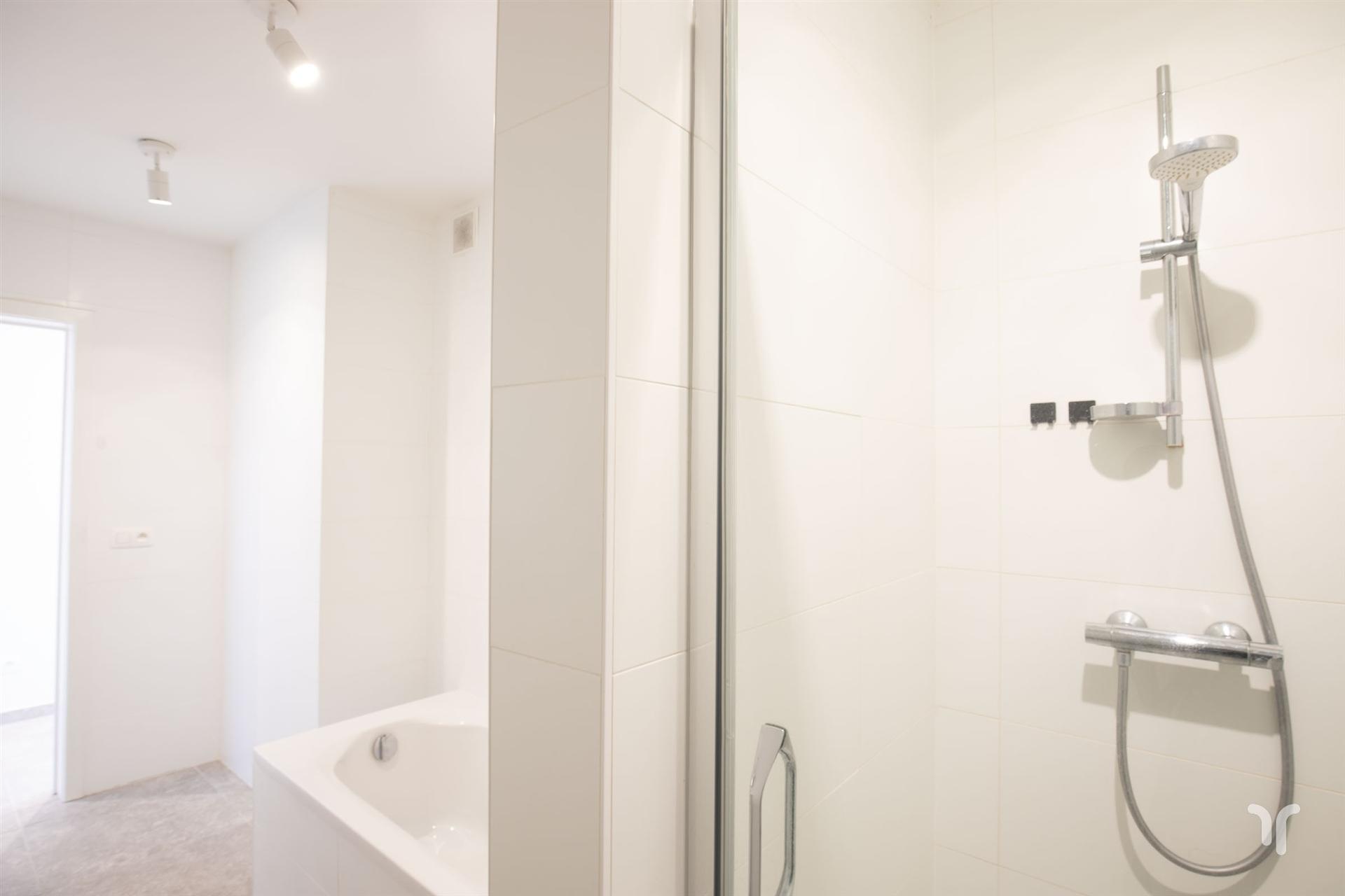 Recent (2017) en Instapklaar appartement met ultiem wooncomfort, goedgelegen te Roksem. foto 7