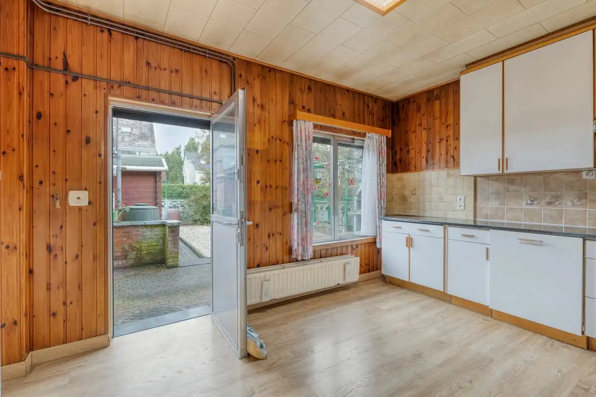 Solide driegevelwoning aan rustig pleintje in Vilvoorde. foto 7