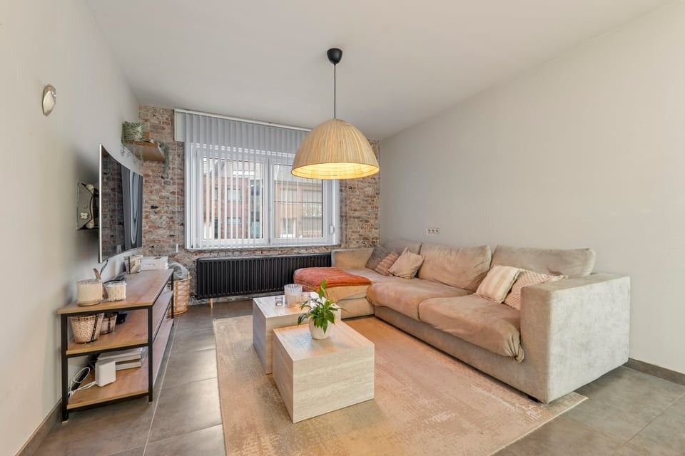 INSTAPKLARE GEZINSWONING MET 4 SLAAPKAMERS EN ZONNIGE TUIN OP TOPLOCATIE foto 2
