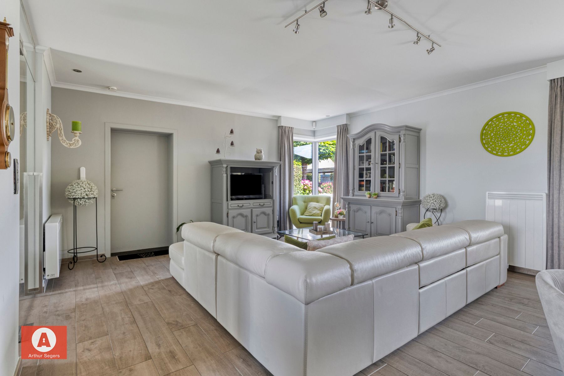 Unieke multifunctionele eigendom (woning met werkplaats) foto 8