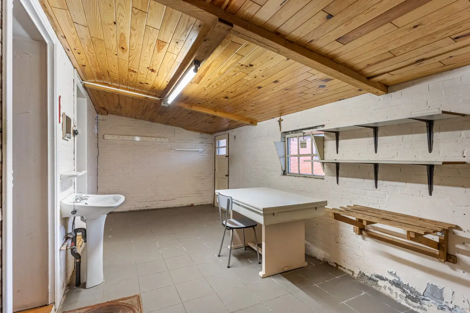 Te renoveren woning op leuke locatie! foto 12