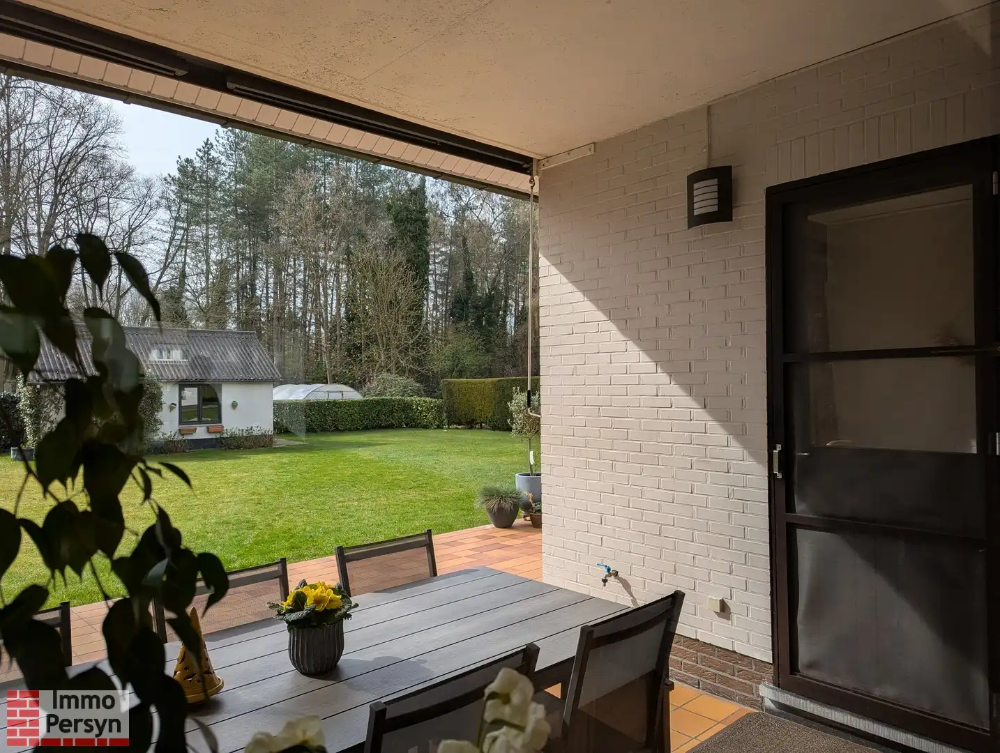 Ruime woning midden in een groene omgeving foto 31