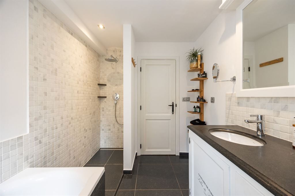 Instapklare parel op een groot perceel in hartje Koningshof foto 13