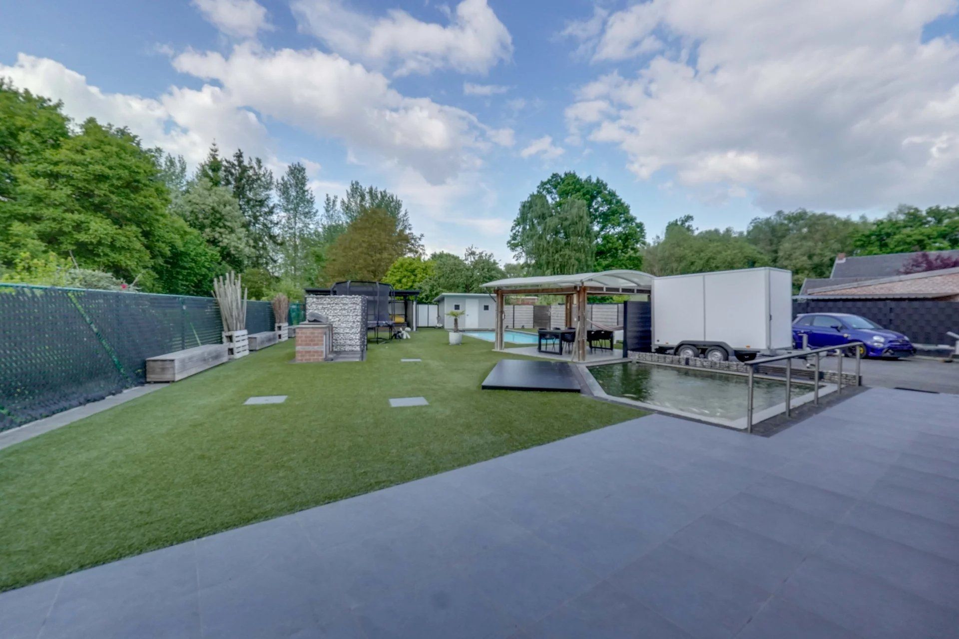 Ruime woning met zwembad op mooi groot perceel foto 37