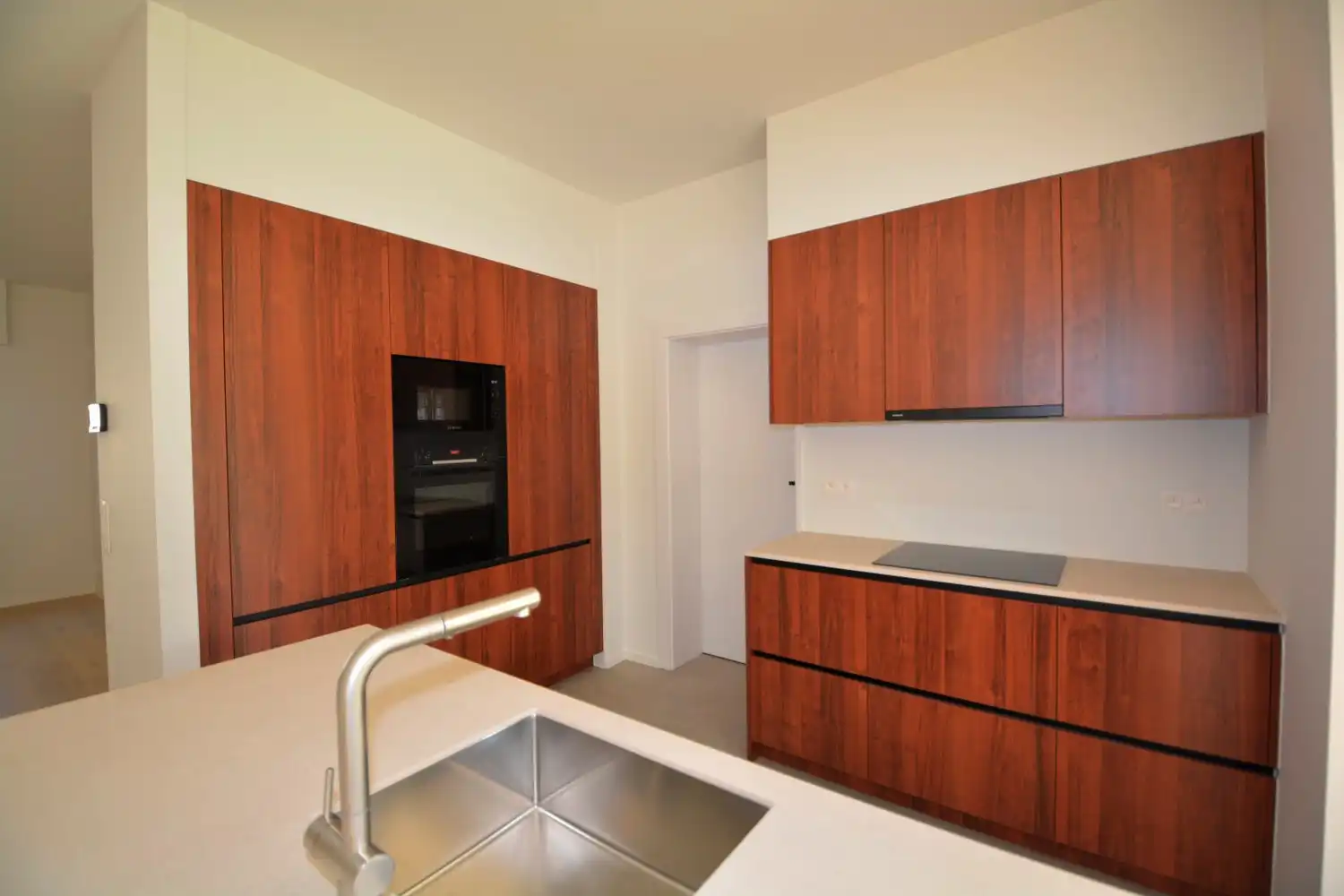 KWALITATIEF GERENOVEERDE WONING OP 835 m²! foto 6